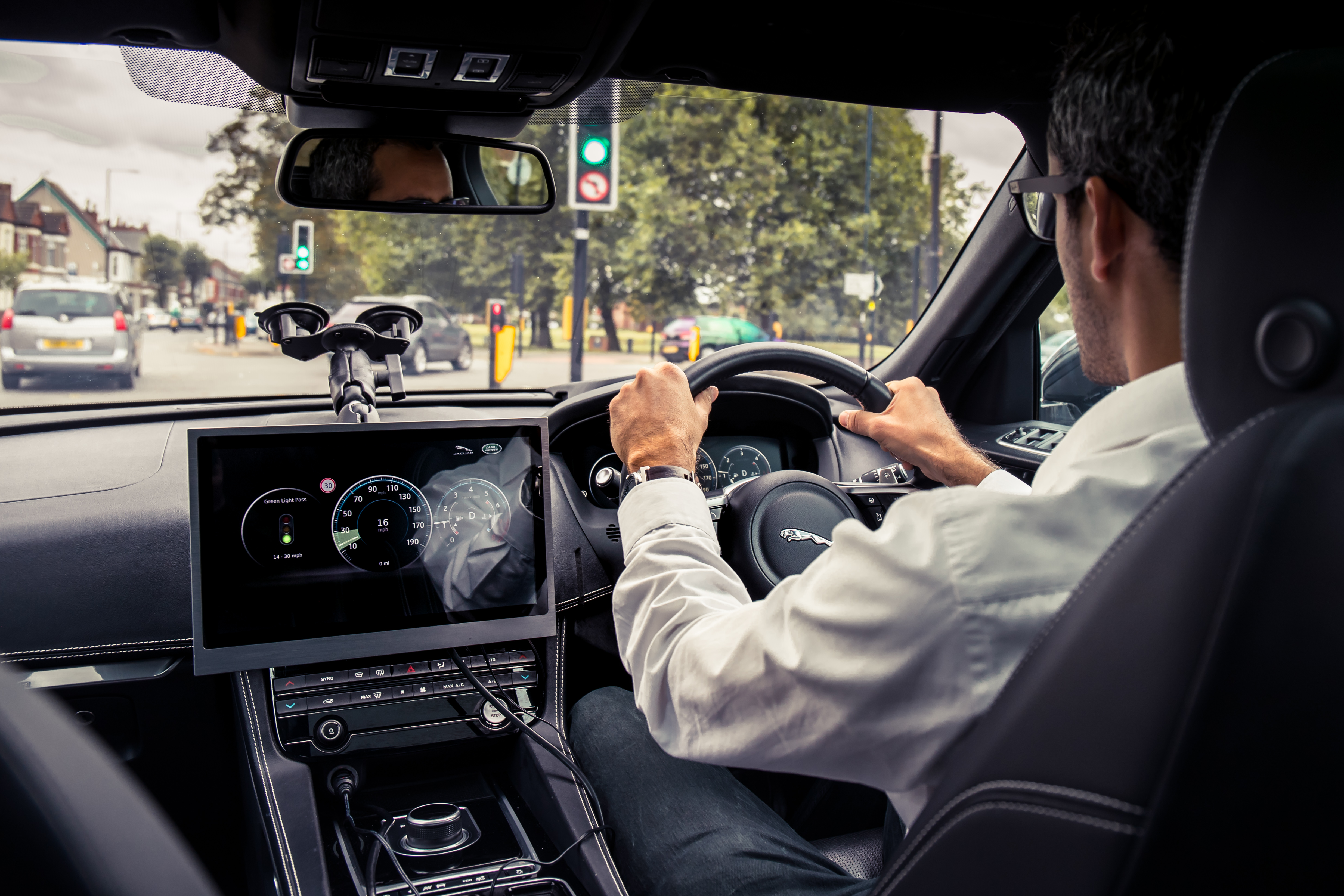 New global strategic deployment helps Jaguar Land Rover embrace “new four”