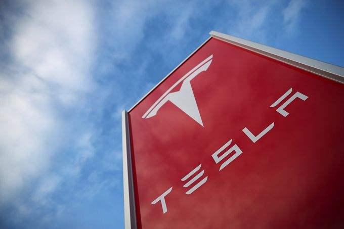 Tesla sales lost $700 million. Experts scolded Musk for lack of security.
